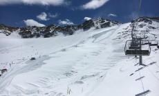 VAL SENALES - Bel tempo e voglia di sci: in 500 sul ghiacciaio