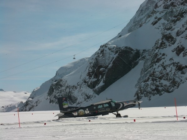SANY0003 (3) (800x600).jpg (265.48 KiB) Visto 8986 volte Zermatt - Cervinia (Alle spalle la funivia del Piccolo Cervino) - Marzo 2011 - Giovanni T. Rovati