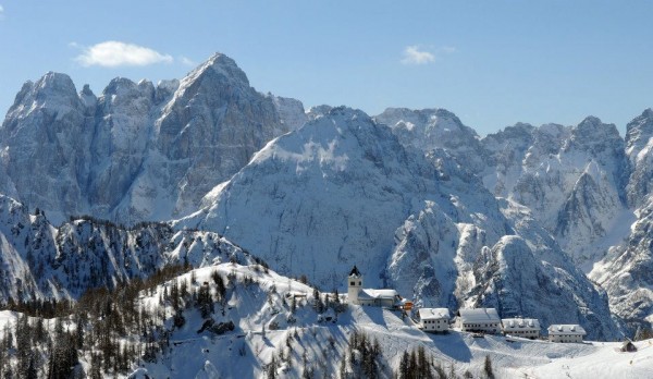 Tarvisio vista Lussari con sfondo Alpi Giulie.jpg (123.13 KiB) Visto 5383 volte Tarvisio vista Monte Lussari con sfondo Alpi Giulie