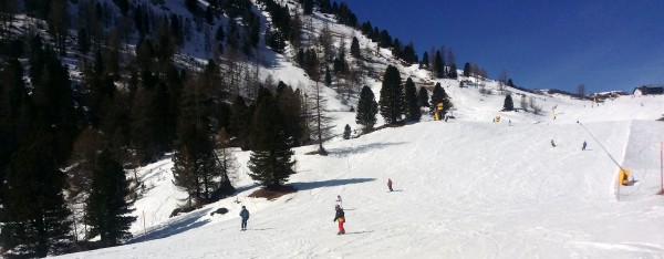 Tommy,7 anni,pantaloni rossi,verso Corvara.....2017-03-20 10.07.02.jpg (1.35 MiB) Visto 4066 volte Tommy,7 anni,al suo primo Giro dei 4 Passi.