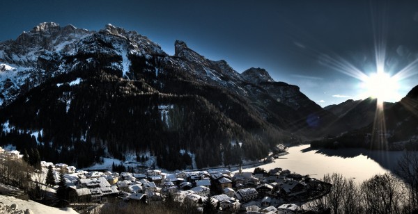 alie2_crop-1.jpg (604.33 KiB) Visto 17643 volte Alleghe and its iced lake