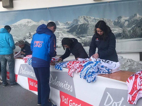 Gardenissima 2018-consegna pettorali.jpg (240.67 KiB) Visto 34318 volte Consegna pettorali