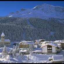 Sulden_Winter_Kirch_nviertel_mit_Blick_auf_Ortler.jpg