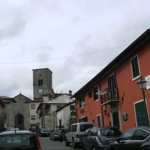 ALBERGO_CHIAR_DI_LUNA_E_INGRESSO_CENTRO_STORICO_DI_CAREGGINE.JPG