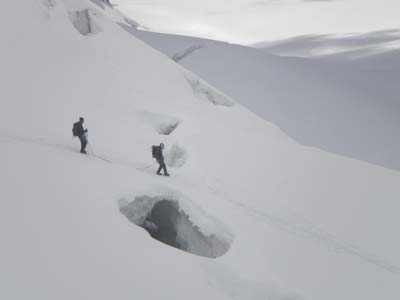 MONTE BIANCO - Muore alpinista in crepaccio di 30 metri