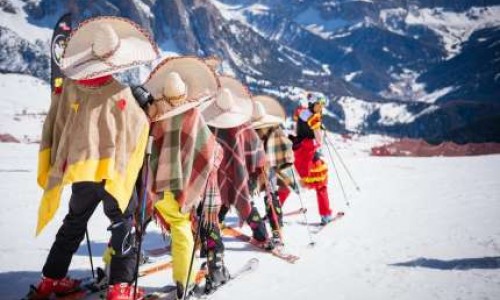 Sciata di carnevale a Ortisei Sciata di carnevale a Ortisei
