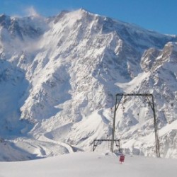 Macugnaga, skilift in quota e vista sul Monte Rosa 