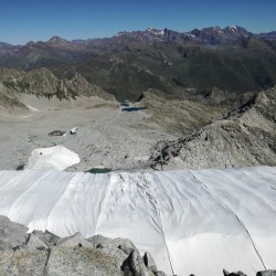 La copertura sul ghiacciaio Presena (foto estate 2019)