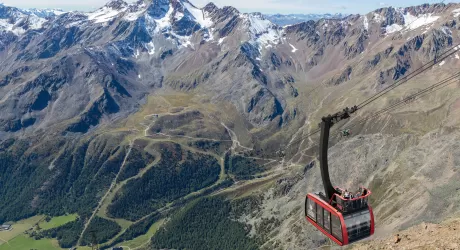 VAL SENALES - Al via oggi la stagione estiva con la funivia cabrio