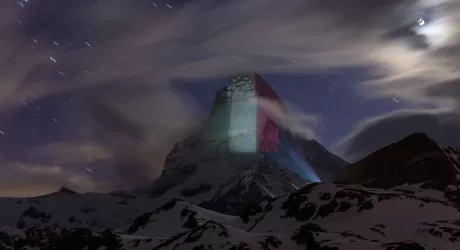 ZERMATT - Il Cervino si illumina, un messaggio di speranza e solidarietà, fotogallery
