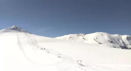 STELVIO – Velocisti e gigantisti si allenano sul ghiacciaio