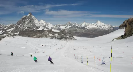 ZERMATT - Sci estivo al via dal 6 giugno, Cervinia invece attende 2 ok