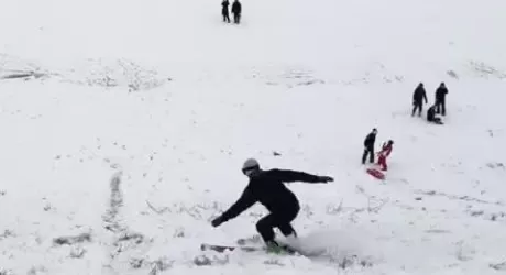 METEO - Gelo e neve: a Roma si scia al Circo Massimo (Video)