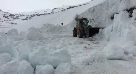 NEVE - Maggio senza precedenti sulle Alpi, passi ancora chiusi 