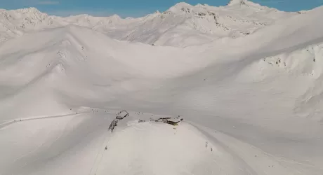 Tonale, si scia fino al 14 aprile, sul ghiacciaio Presena fino al 5 maggio