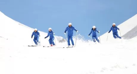 I maestri di sci donano 144.500 euro per l'emergenza Coronavirus