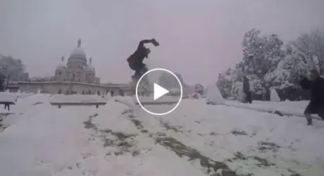 VIDEO - Neve a Parigi, con gli sci a Montmartre