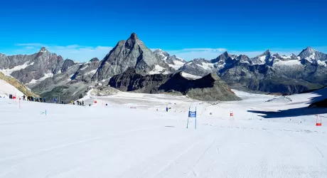 Cervinia / Zermatt, continua lo sci estivo ma per il caldo orario ridotto