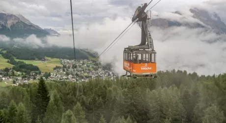 CORTINA - All’asta una cabina della funivia Tofana Freccia nel Cielo