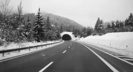 Preparare l'auto per una settimana bianca: consigli utili