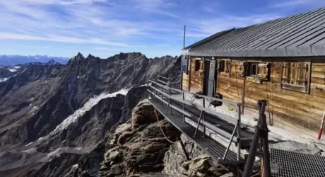 CERVINIA - Capanna Carrel, prenotazione obbligatoria  per il pernottamento 