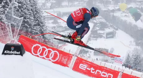 KITZBUEHEL - Capolavoro Kilde sulla Streif, Casse ai piedi del podio