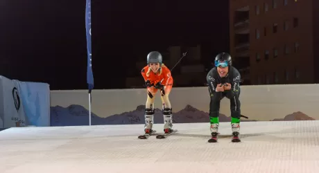 La Svizzera ha portato una pista da sci tra i grattacieli di Milano, fotogallery