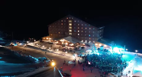 Turchia, 10 morti in un incendio nella ski area di Kartalkaya