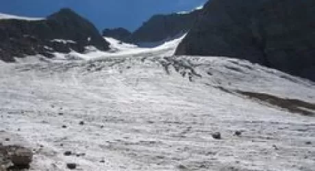 MARMOLADA - IL GHIACCIO IN RITIRO SCOPRE REPERTI E IMMONDIZIA