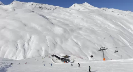 LIVIGNO - Ancora sci, Mottolino fino al 28 aprile, Carosello al 1 maggio, Sitas 5 maggio