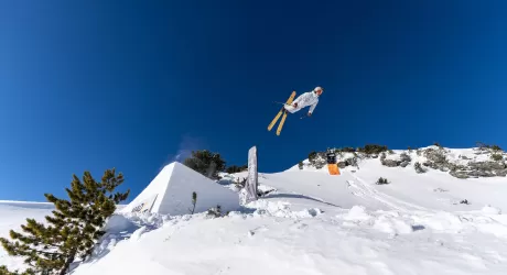 Video, il triplo backflip di Jake Müller al Nendaz Backcountry Invitational 2025