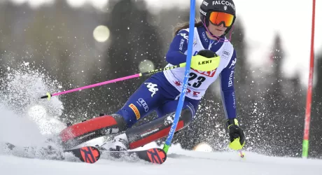 ARE - Vlhova trionfa in slalom e torna a guidare in Coppa, fuori Curtoni e Peterlini
