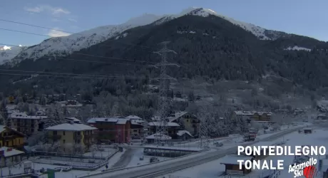 Nella notte neve a bassa quota sulle piste da sci. Guarda le webcam