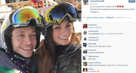MADONNA DI CAMPIGLIO - Valentino Rossi si concede una sciata con la bella Linda