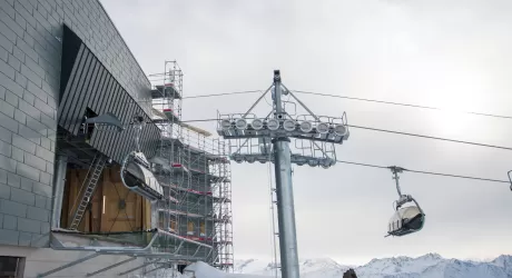 ANDERMATT - Il 10 marzo apre la seggiovia Schneehüenerstock-Flyer e il collegamento con Sedrun