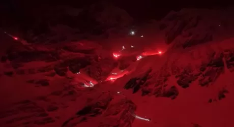 Video: a Ushuaia la fiaccolata sugli sci più a sud del mondo