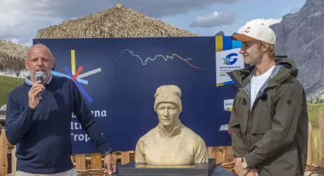 Odermatt riceve il busto della Saslong: “Ho dovuto costruire nuovi sci per essere veloce”