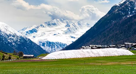 LIVIGNO - Si scierà in centro il 26 agosto con la neve conservata nella snowfarm