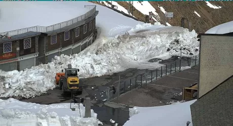 PASSO DELLO STELVIO - Sci estivo 2024 al via il 1° giugno, apertura SS38 permettendo
