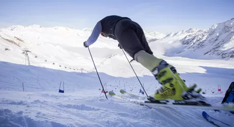 VAL SENALES - In arrivo velocisti e fondisti, si alleneranno sul ghiacciaio