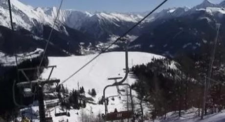 COLERE - Cade durante gara di sci, grave 13 enne