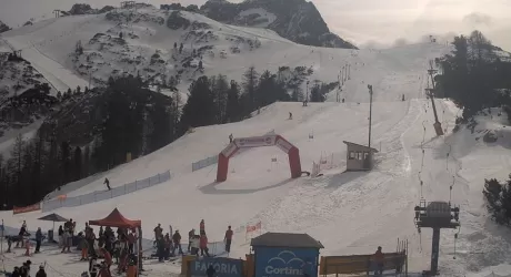 FALORIA - A CORTINA LA STAGIONE DELLO SCI DURA FINO AL 1° MAGGIO