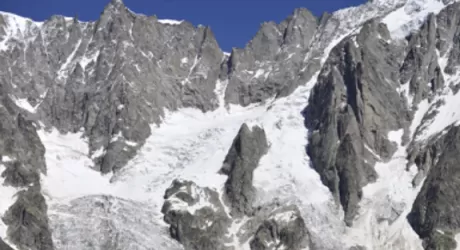 COURMAYEUR - Ghiacciaio Planpincieux a rischio crollo, sgomberate alcune abitazioni