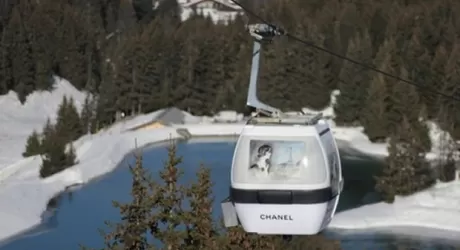 COURCHEVEL - Chanel e Karl Lagerfeld per la cabinovia più chic