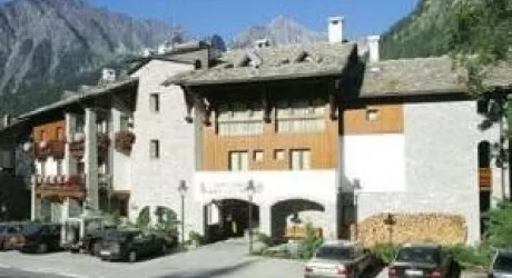 COURMAYEUR - Asta deserta per l'Hotel Gran Baita