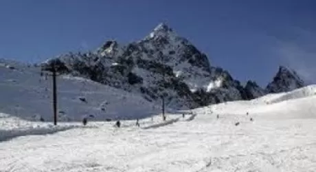 MONVISO SKI - A Crissolo Ponte dell'Immacolata con aperto un baby e il rifugio
