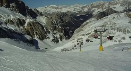 CORTINA - Multato per aver portato fiori sulla pista dove morì il figlio