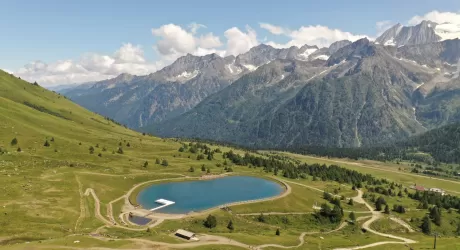 PONTEDILEGNO TONALE - Il palco sul lago Valbiolo che ospiterà il Water Music Festival