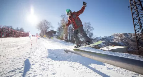 ALPE MERA - Apre il Nobili Snowpark per freeskier e snowboarder