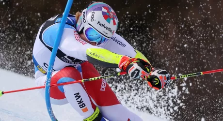 SAALBACH - Capolavoro Odermatt in superG, riapre la Coppa, male gli azzurri